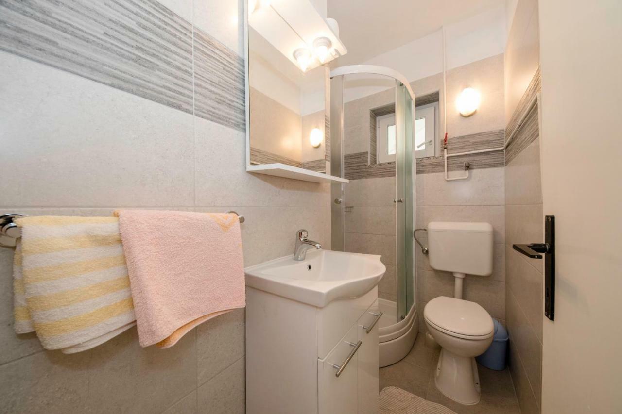 Apartment Marina Rab Town Bagian luar foto