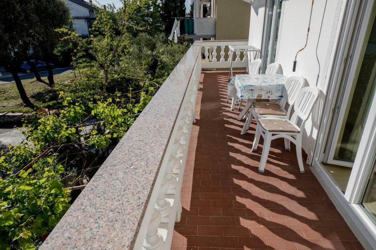 Apartment Marina Rab Town Bagian luar foto
