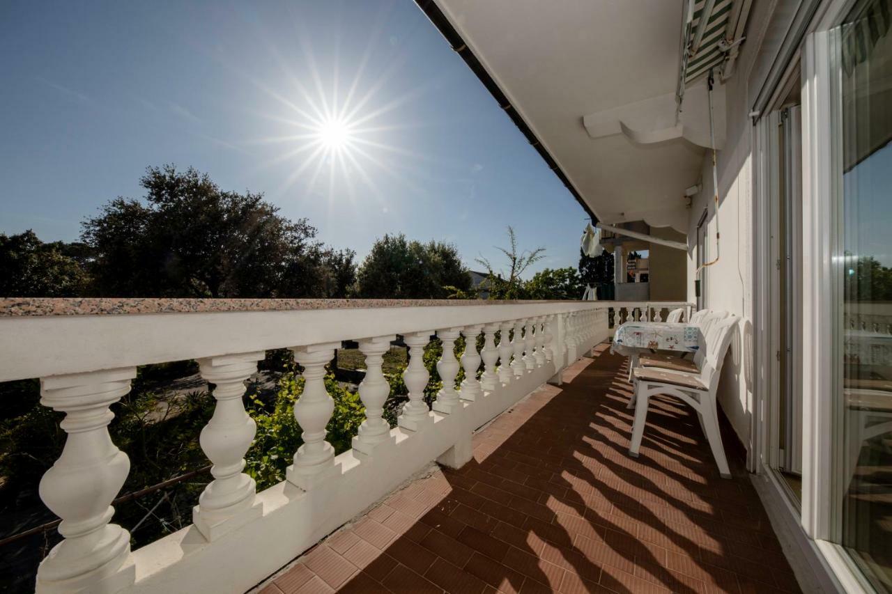 Apartment Marina Rab Town Bagian luar foto