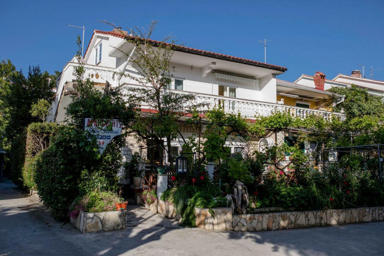 Apartment Marina Rab Town Bagian luar foto
